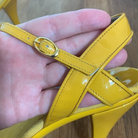 Via Spiga | NWT V Baffle Patent Leather Suede Marigold Yellow T Strap Heels 7B - Picture 15 of 17